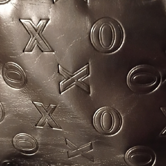 Chic Metallic Handbag - Picture 2 of 2